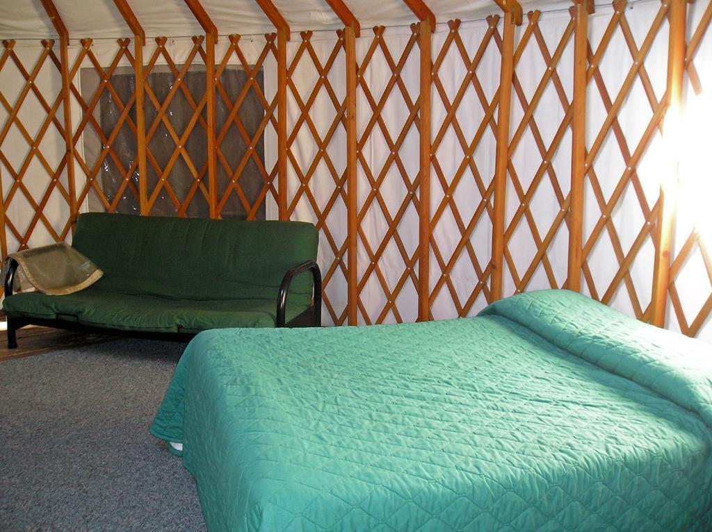 Yosemite Lakes Hillside Yurt 1 Harden Flat Exterior photo
